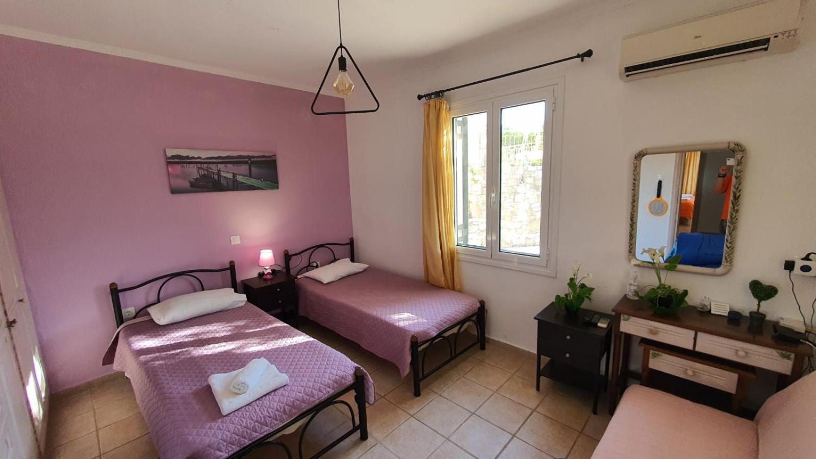 Tonias Houses - Thea House And Vrachos Attic Appartment Alykanas  Ruang foto