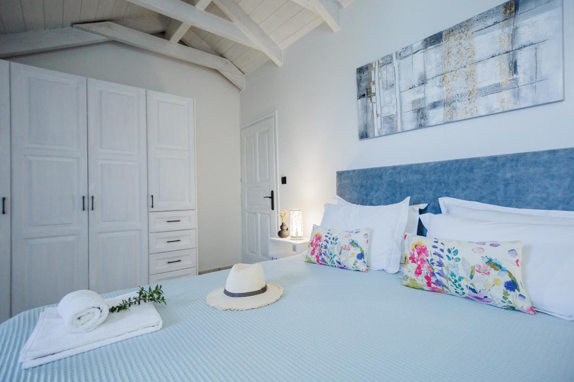 Tonias Houses - Thea House And Vrachos Attic Appartment Alykanas  Bagian luar foto