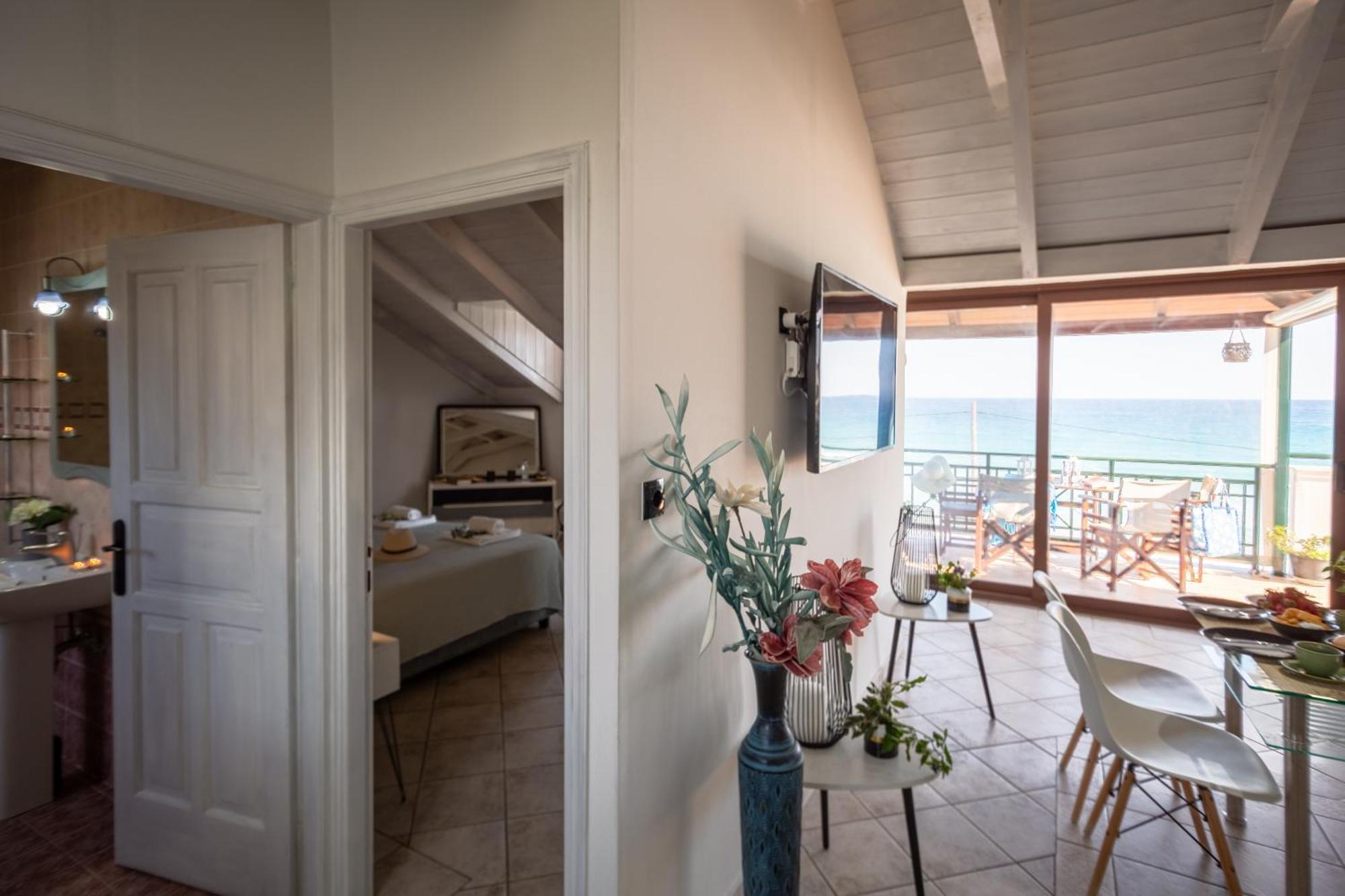 Tonias Houses - Thea House And Vrachos Attic Appartment Alykanas  Bagian luar foto